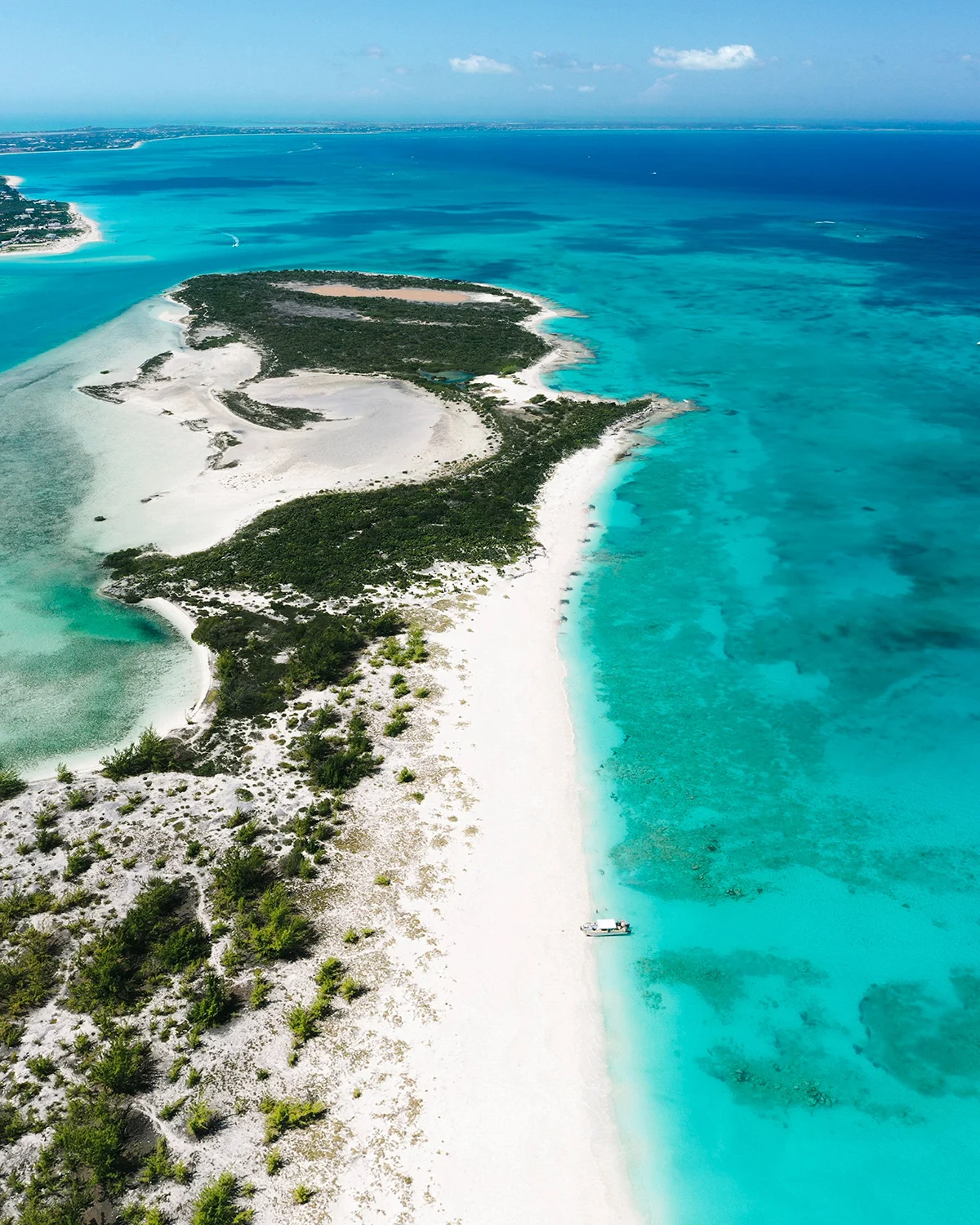 Turquoise water and white sand in Turks and Caicos